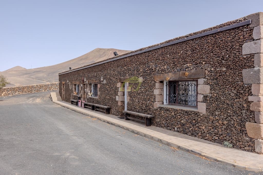 Finca/Country House for sale in Macher with garage - € 650,000 (Ref: 8454003)