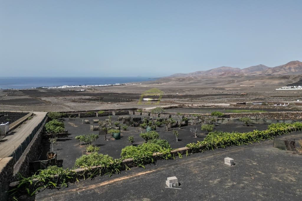 Finca/Country House for sale in Macher with garage - € 650,000 (Ref: 8454003)