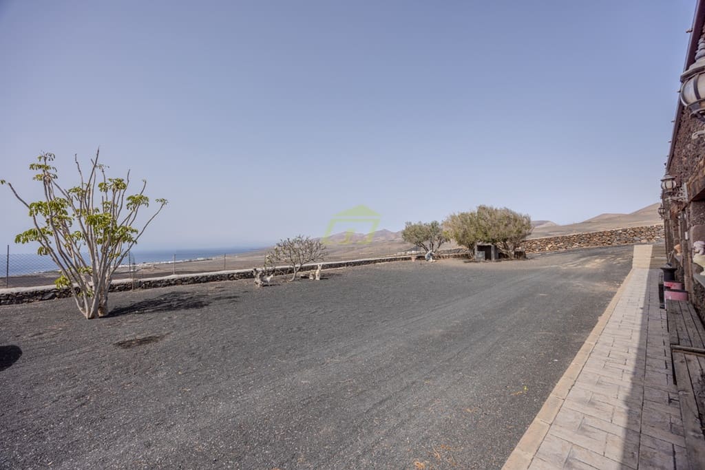 Finca/Country House for sale in Macher with garage - € 650,000 (Ref: 8454003)