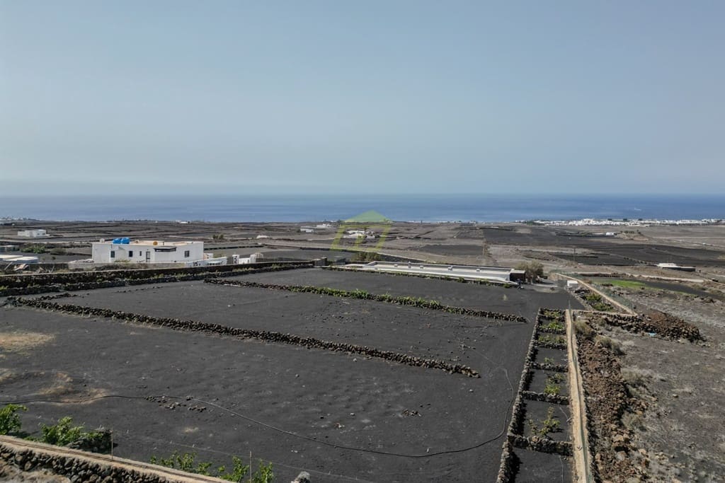 Finca/Country House for sale in Macher with garage - € 650,000 (Ref: 8454003)