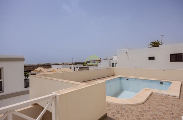 5 quarto Moradia em Banda para venda em Tahiche, Teguise com piscina garagem - 550 000 € (Ref: 8481365)