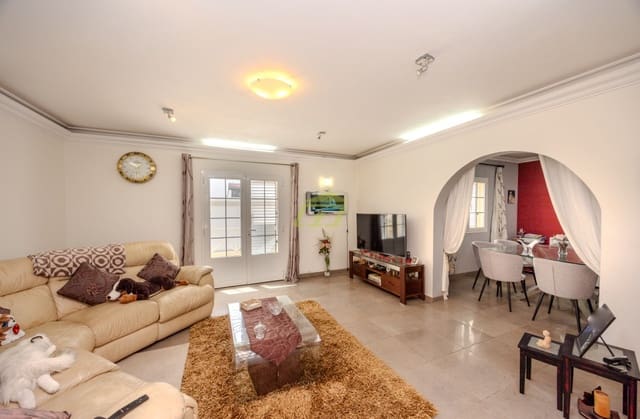 5 quarto Moradia em Banda para venda em Tahiche, Teguise com piscina garagem - 550 000 € (Ref: 8481365)