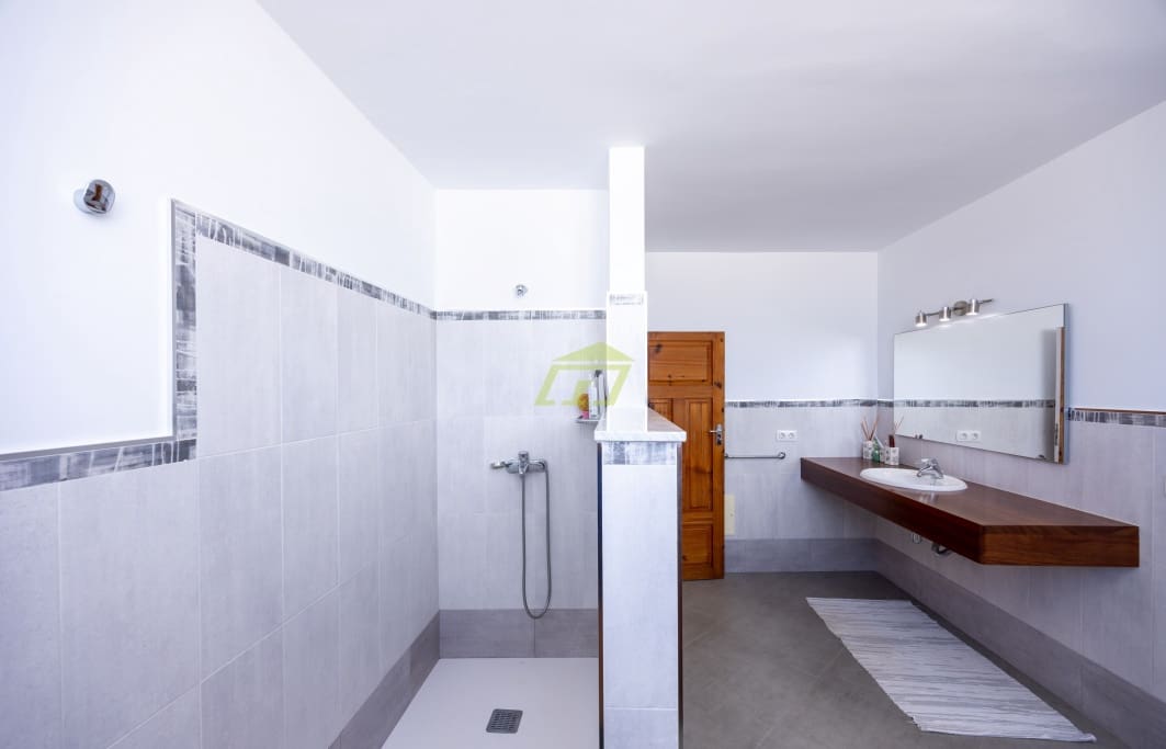 6 soveværelse Finca/Landehus til salg i Tinajo med garage - € 1.200.000 (Ref: 8542608)