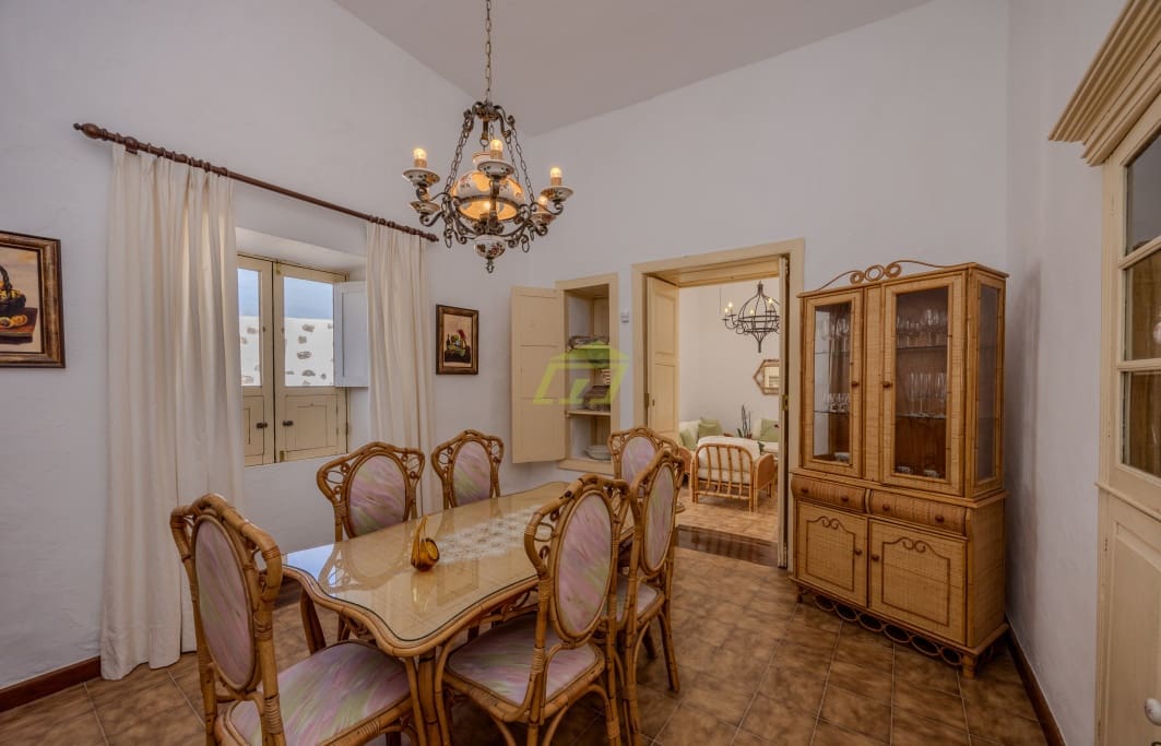 6 soveværelse Finca/Landehus til salg i Tinajo med garage - € 1.200.000 (Ref: 8542608)