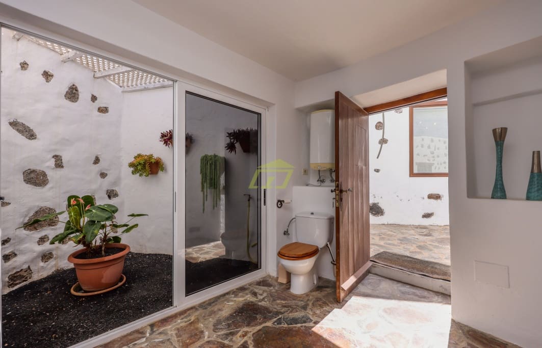 6 soveværelse Finca/Landehus til salg i Tinajo med garage - € 1.200.000 (Ref: 8542608)