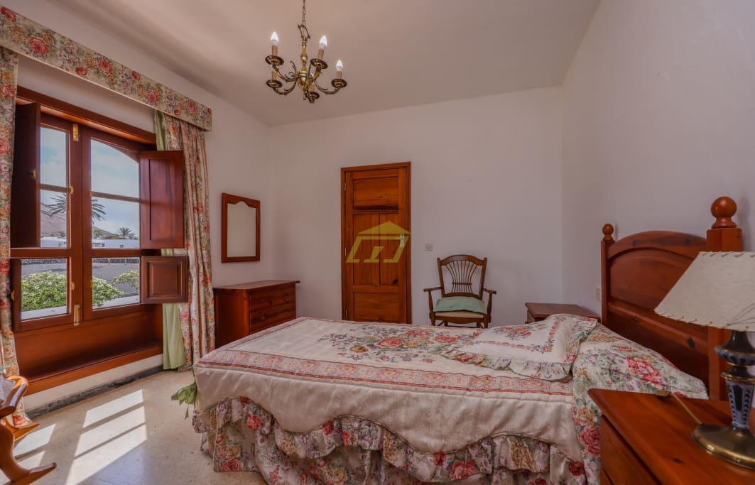 6 soveværelse Finca/Landehus til salg i Tinajo med garage - € 1.200.000 (Ref: 8542608)