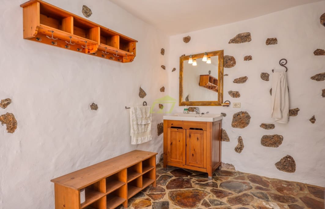 6 soveværelse Finca/Landehus til salg i Tinajo med garage - € 1.200.000 (Ref: 8542608)