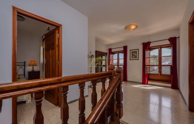 6 bedroom Finca/Country House for sale in Tinajo with garage - € 1,200,000 (Ref: 8542608)