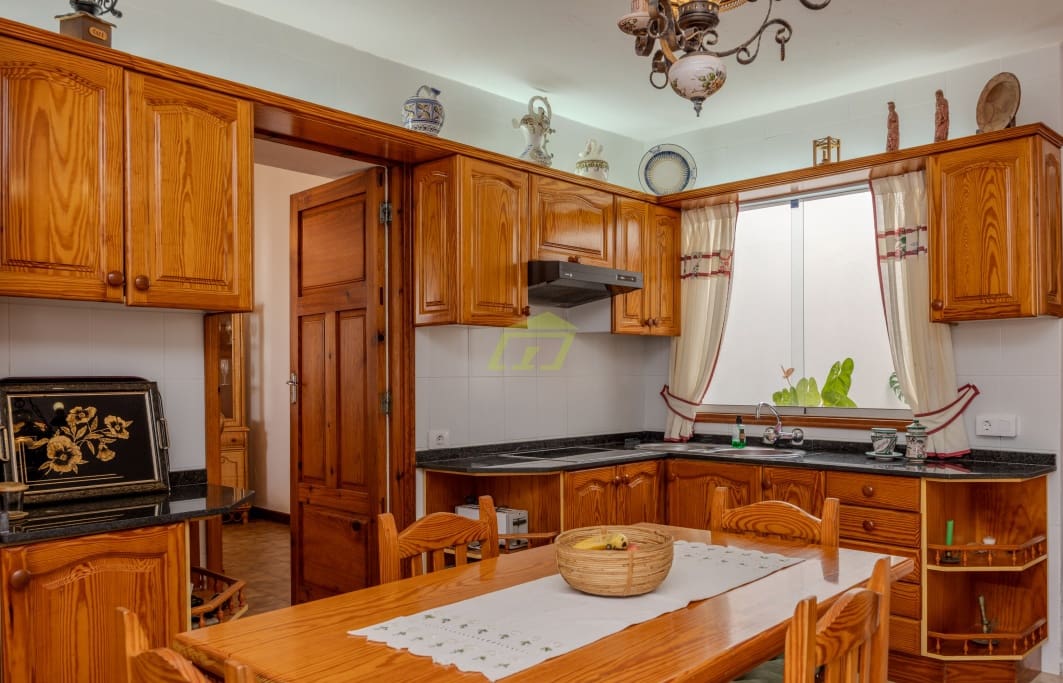 6 soveværelse Finca/Landehus til salg i Tinajo med garage - € 1.200.000 (Ref: 8542608)