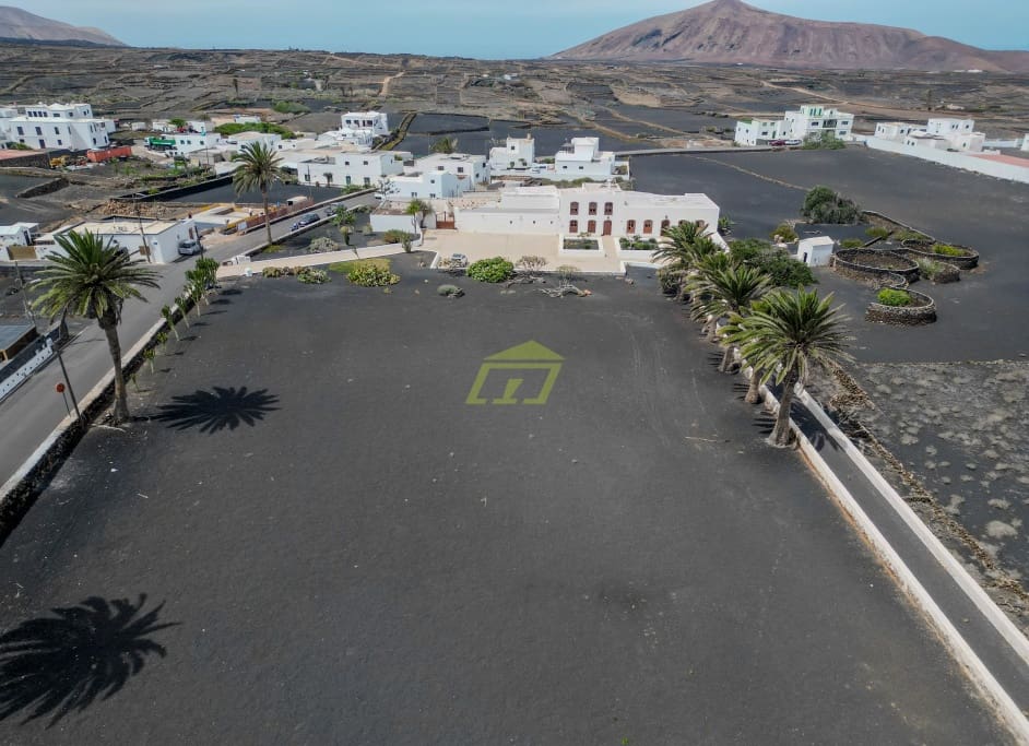 6 soveværelse Finca/Landehus til salg i Tinajo med garage - € 1.200.000 (Ref: 8542608)