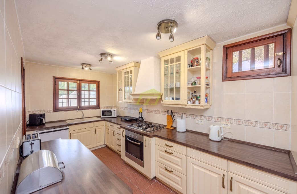 4 soverom Villa til salgs i Nazaret med svømmebasseng garasje - € 590 000 (Ref: 8560483)