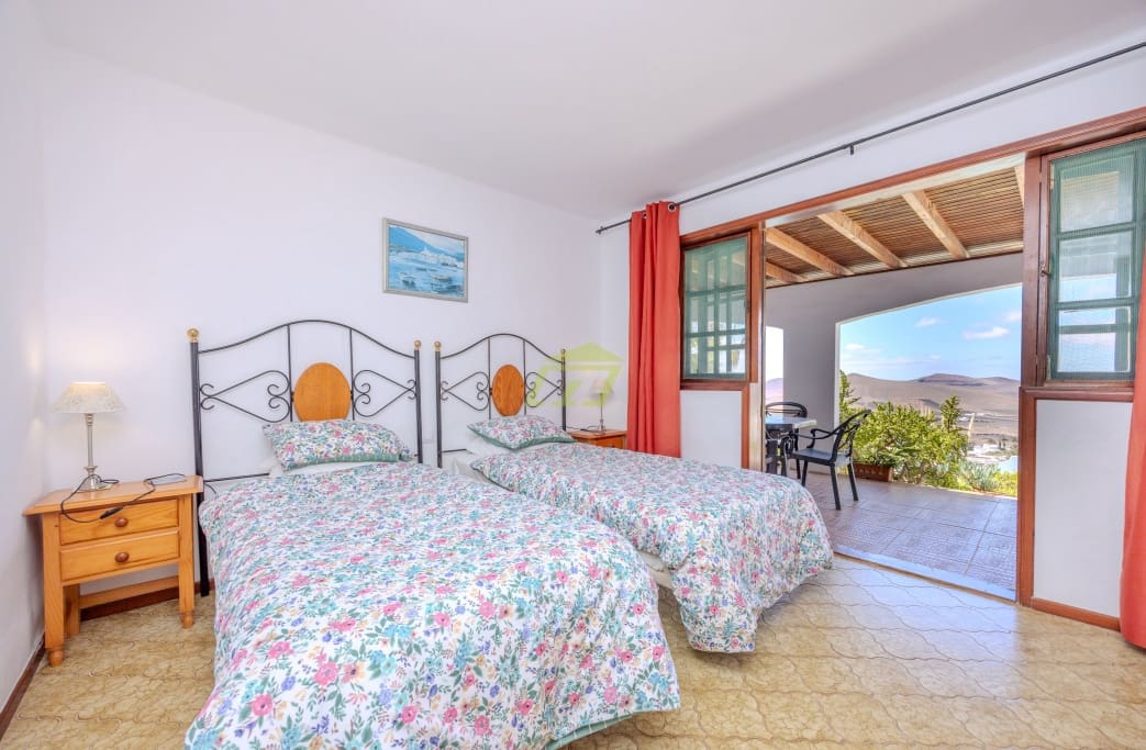 4 soverom Villa til salgs i Nazaret med svømmebasseng garasje - € 590 000 (Ref: 8560483)