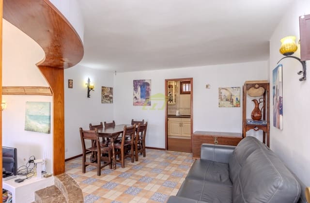 4 soverom Villa til salgs i Nazaret, Teguise med svømmebasseng garasje - € 590 000 (Ref: 8560483)