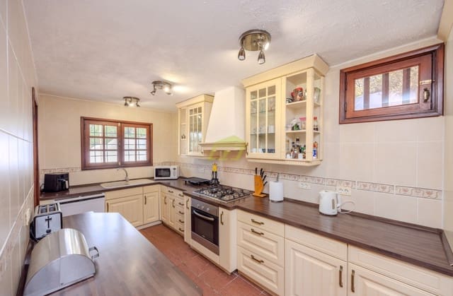 4 soverom Villa til salgs i Nazaret, Teguise med svømmebasseng garasje - € 590 000 (Ref: 8560483)