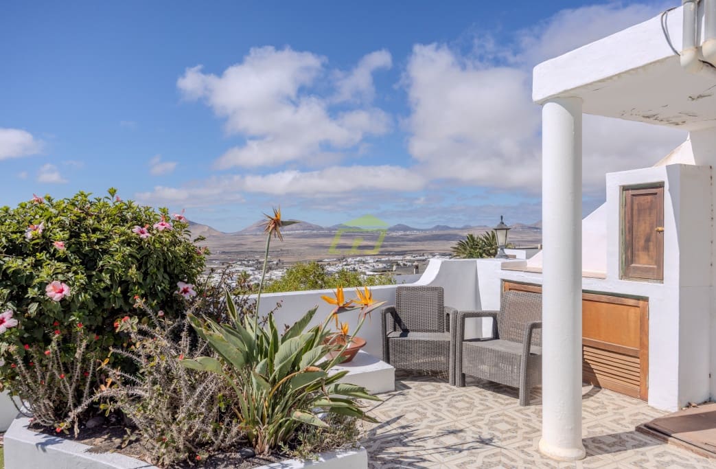 4 soverom Villa til salgs i Nazaret med svømmebasseng garasje - € 590 000 (Ref: 8560483)