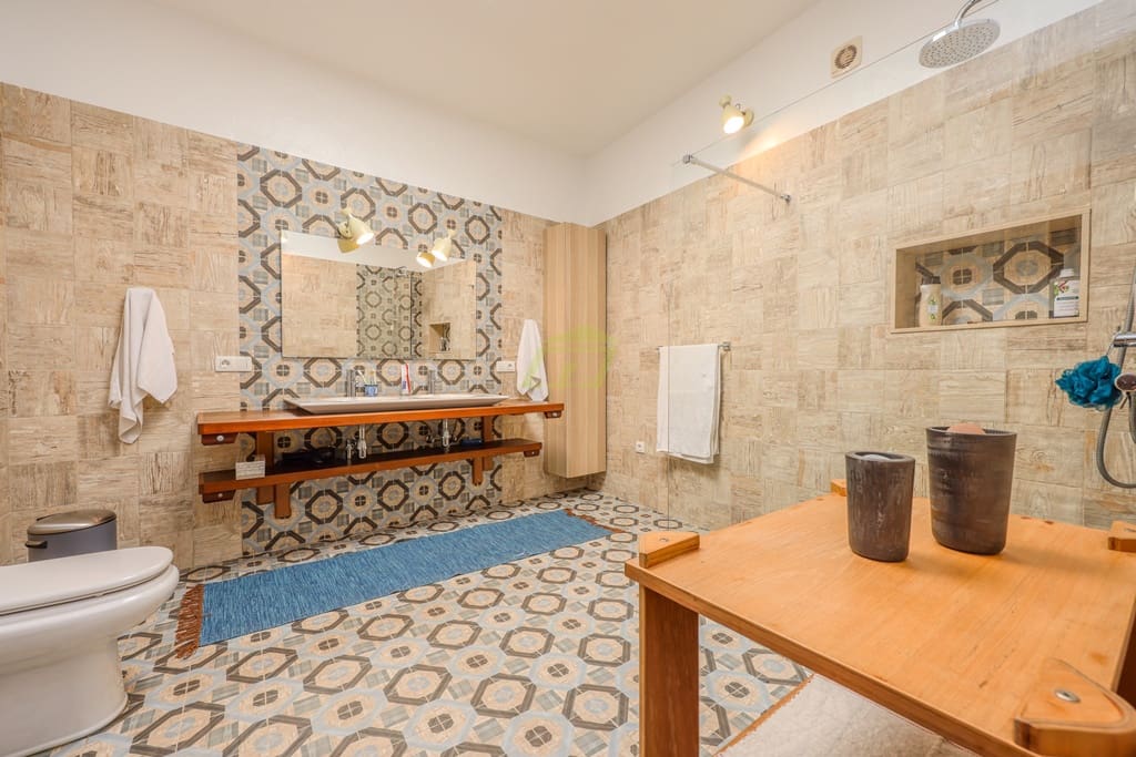 8 soveværelse Rækkehus til salg i Guime med swimmingpool - € 843.000 (Ref: 8613541)