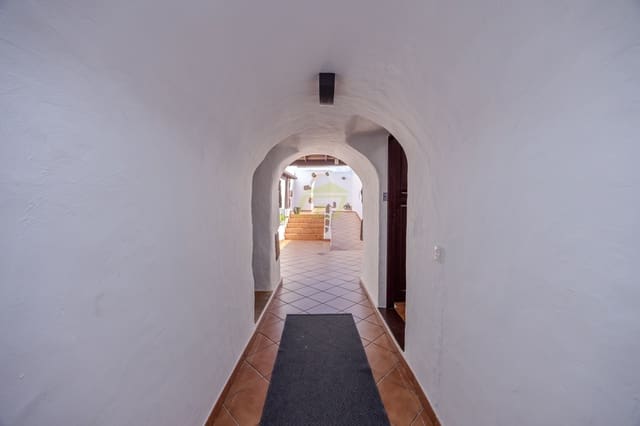 8 slaapkamer Rijtjeshuis te koop in Guime, San Bartolomé met zwembad - € 843.000 (Ref: 8613541)