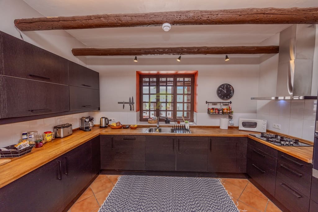 8 soveværelse Rækkehus til salg i Guime med swimmingpool - € 843.000 (Ref: 8613541)