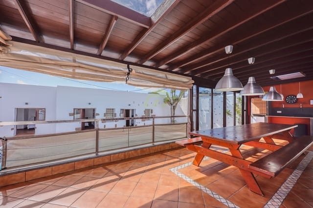 8 slaapkamer Rijtjeshuis te koop in Guime, San Bartolomé met zwembad - € 843.000 (Ref: 8613541)