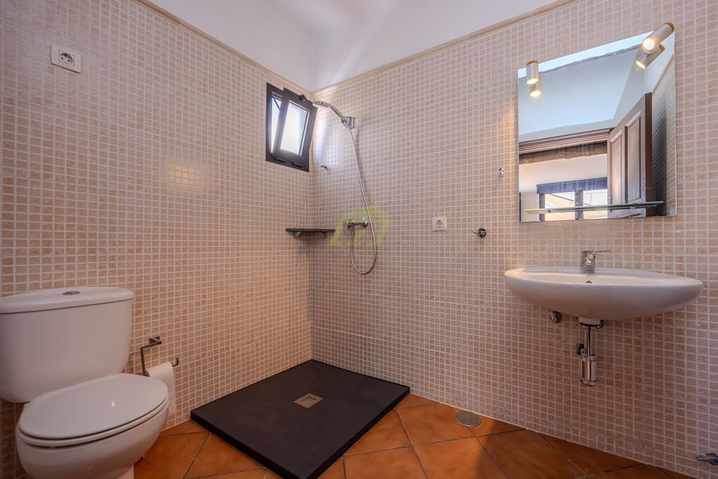 8 soveværelse Rækkehus til salg i Guime med swimmingpool - € 843.000 (Ref: 8613541)