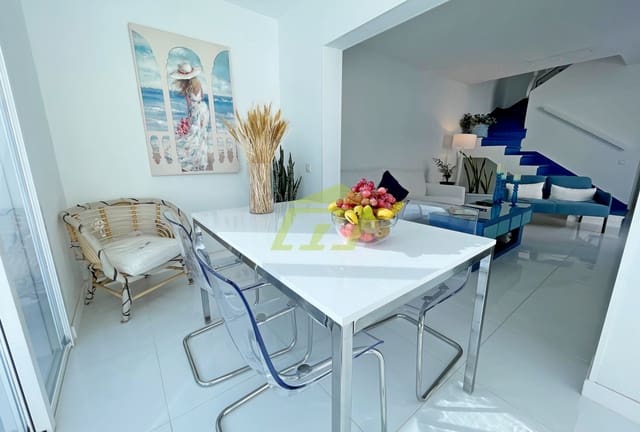 3 slaapkamer Halfvrijstaande villa te koop in Playa Blanca, Yaiza met zwembad garage - € 513.000 (Ref: 8689907)