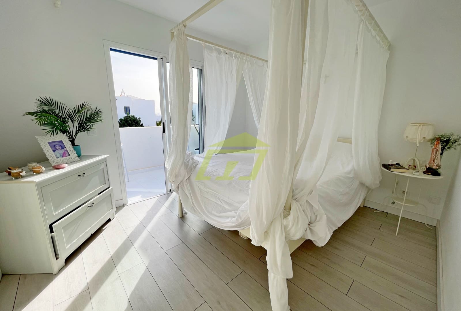 3 slaapkamer Halfvrijstaande villa te koop in Playa Blanca met zwembad garage - € 513.000 (Ref: 8689907)