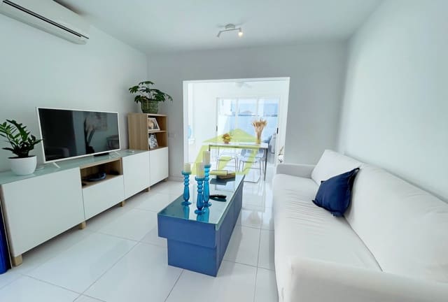 3 slaapkamer Halfvrijstaande villa te koop in Playa Blanca, Yaiza met zwembad garage - € 513.000 (Ref: 8689907)