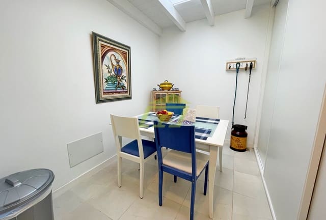 3 slaapkamer Halfvrijstaande villa te koop in Playa Blanca, Yaiza met zwembad garage - € 513.000 (Ref: 8689907)