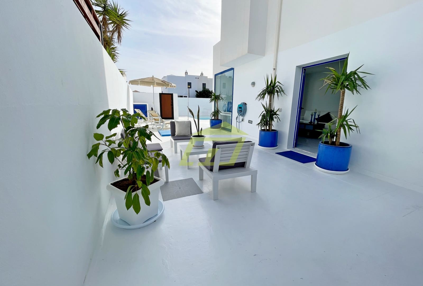 3 slaapkamer Halfvrijstaande villa te koop in Playa Blanca met zwembad garage - € 513.000 (Ref: 8689907)