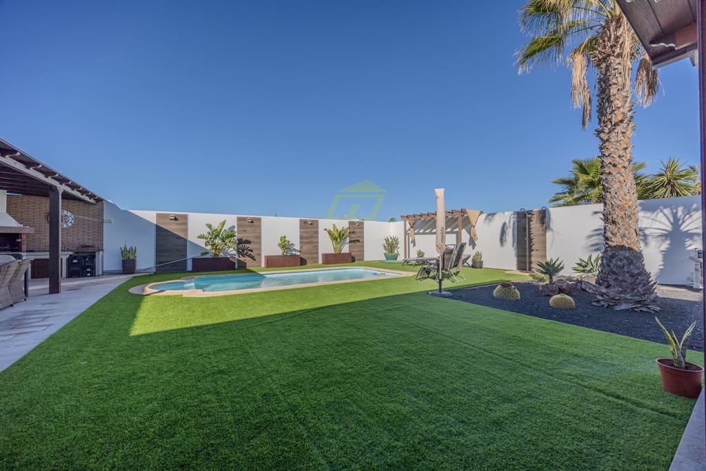 3 sovrum Villa till salu i Playa Blanca med pool garage - 715 000 € (Ref: 8706143)