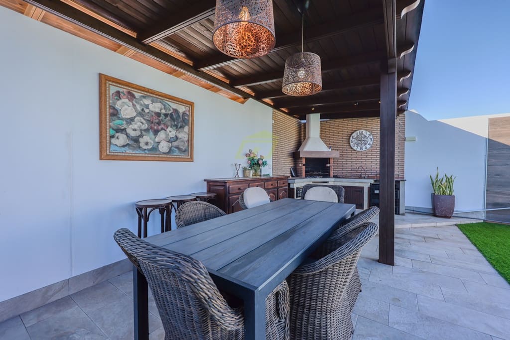 3 sovrum Villa till salu i Playa Blanca med pool garage - 715 000 € (Ref: 8706143)