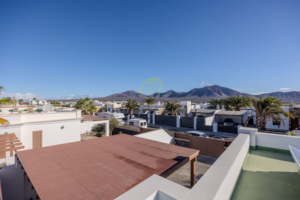 3 sovrum Villa till salu i Playa Blanca med pool garage - 715 000 € (Ref: 8706143)