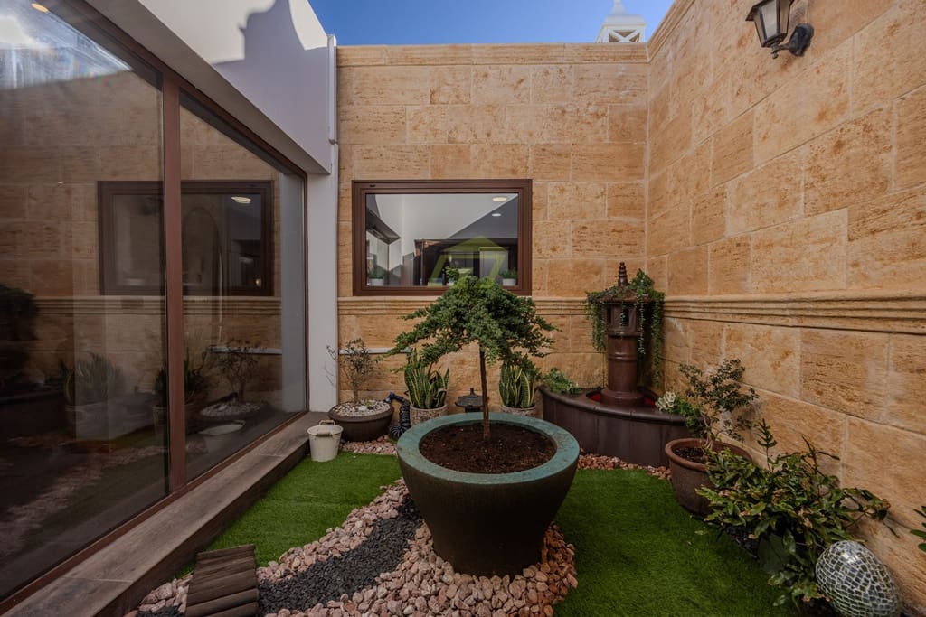 3 sovrum Villa till salu i Playa Blanca med pool garage - 715 000 € (Ref: 8706143)