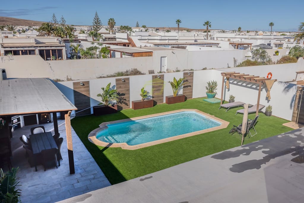 3 sovrum Villa till salu i Playa Blanca med pool garage - 715 000 € (Ref: 8706143)