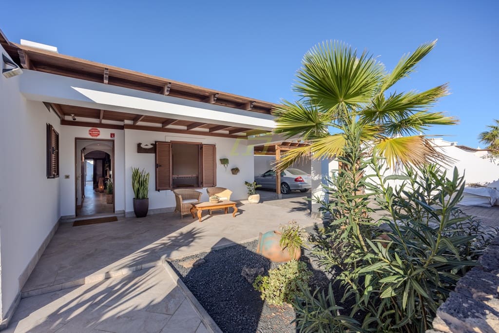 3 sovrum Villa till salu i Playa Blanca med pool garage - 715 000 € (Ref: 8706143)