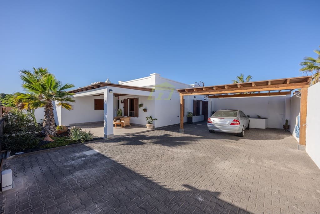 3 sovrum Villa till salu i Playa Blanca med pool garage - 715 000 € (Ref: 8706143)