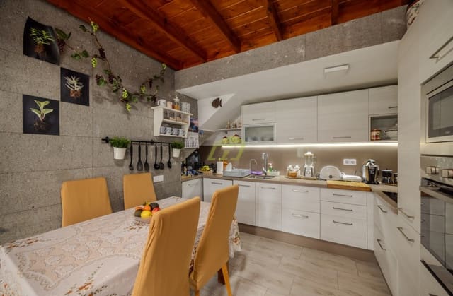 3 bedroom Townhouse for sale in Haría with garage - € 285,000 (Ref: 8752978)