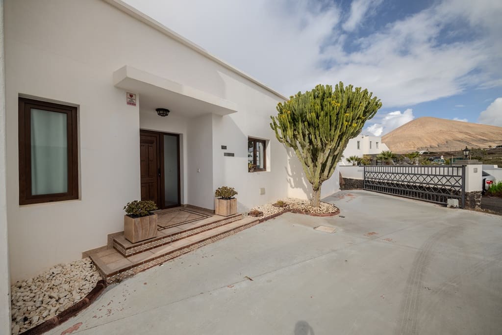 3 soveværelse Villa til salg i Tias med garage - € 615.000 (Ref: 8767451)