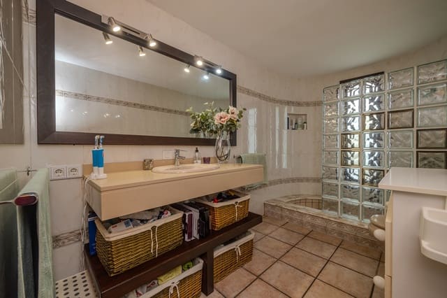 3 slaapkamer Villa te koop in Tías met garage - € 615.000 (Ref: 8767451)