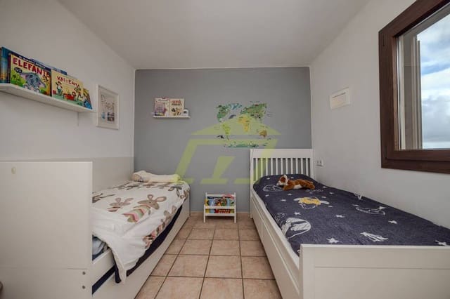 3 soverom Villa til salgs i Tías med garasje - € 595 000 (Ref: 8767451)