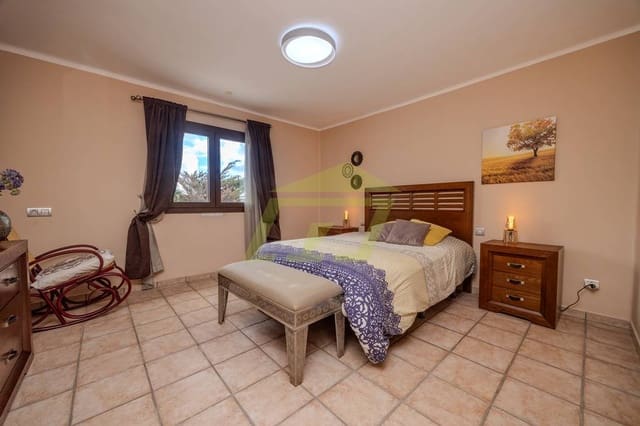 3 soverom Villa til salgs i Tías med garasje - € 595 000 (Ref: 8767451)