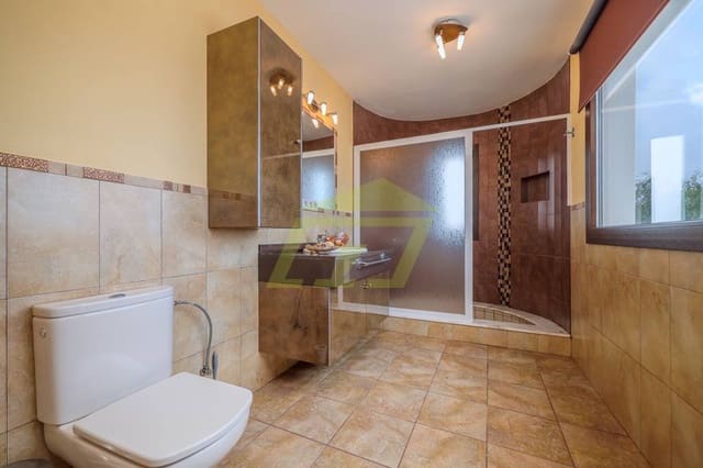 3 soverom Villa til salgs i Tías med garasje - € 595 000 (Ref: 8767451)