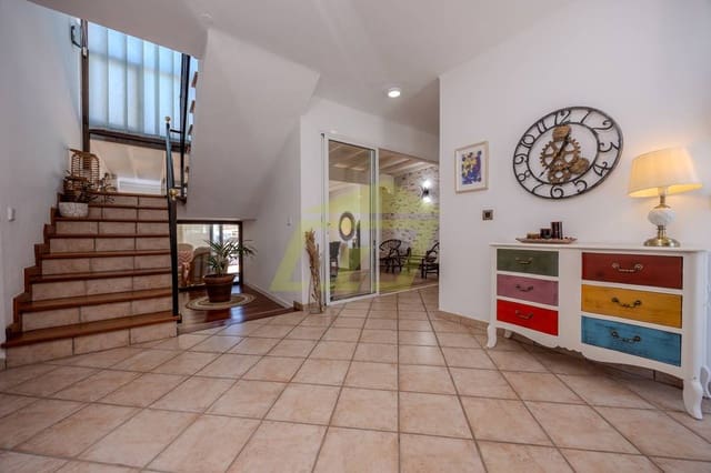 3 soverom Villa til salgs i Tías med garasje - € 595 000 (Ref: 8767451)