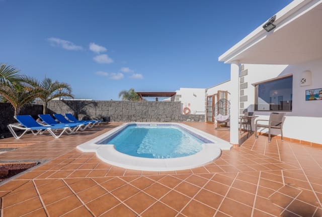 4 Zimmer Villa zu verkaufen in Playa Blanca, Yaiza mit Pool Garage - 539.500 € (Ref: 8810830)