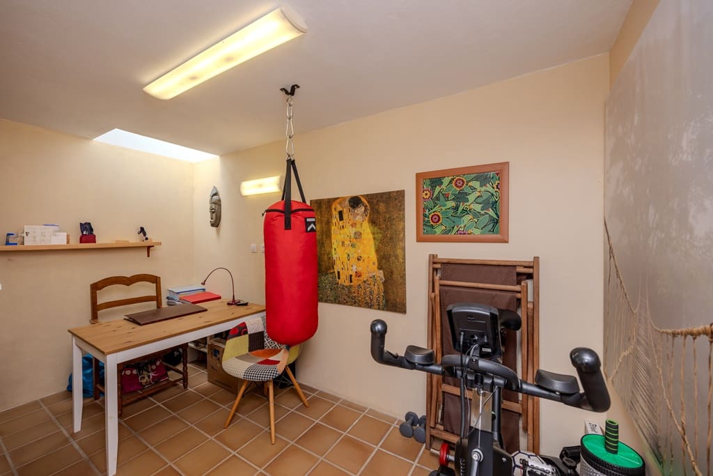 4 slaapkamer Villa te koop in Nazaret met garage - € 690.000 (Ref: 8823925)