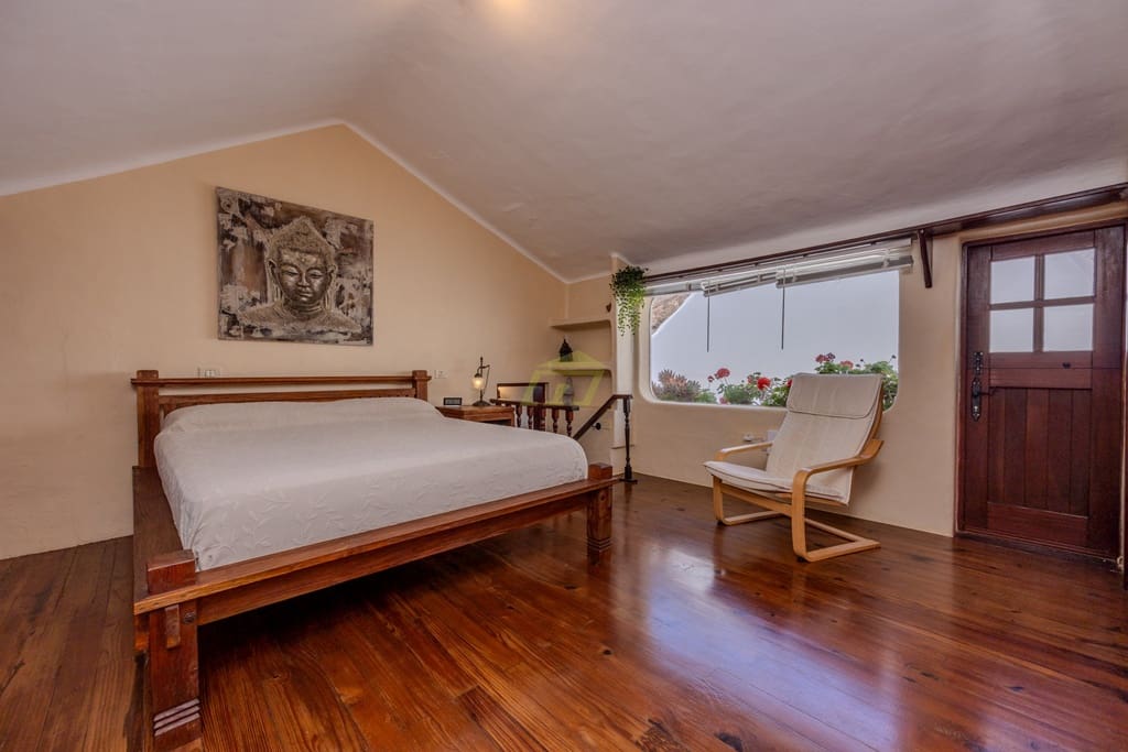 4 slaapkamer Villa te koop in Nazaret met garage - € 690.000 (Ref: 8823925)