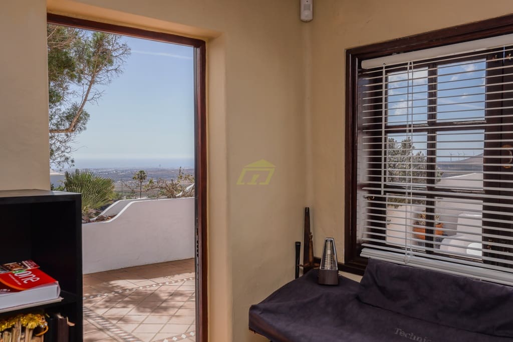 4 slaapkamer Villa te koop in Nazaret met garage - € 690.000 (Ref: 8823925)