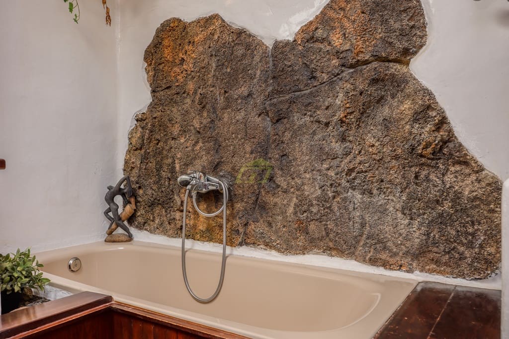 4 slaapkamer Villa te koop in Nazaret met garage - € 690.000 (Ref: 8823925)