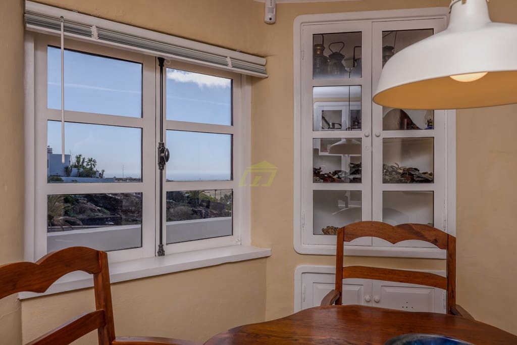 4 slaapkamer Villa te koop in Nazaret met garage - € 690.000 (Ref: 8823925)