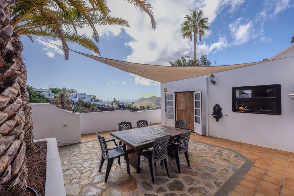 4 slaapkamer Villa te koop in Nazaret met garage - € 690.000 (Ref: 8823925)